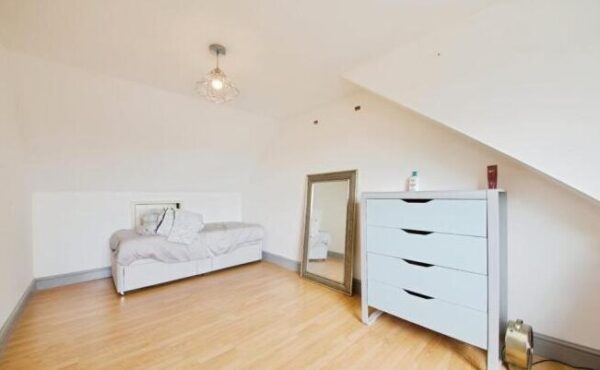 Parkfields Avenue, London, NW9 7PH