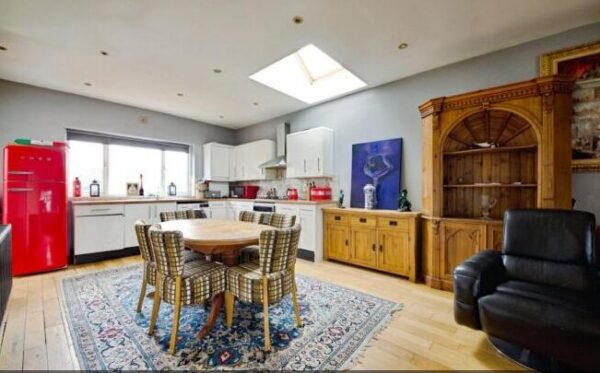 Parkfields Avenue, London, NW9 7PH