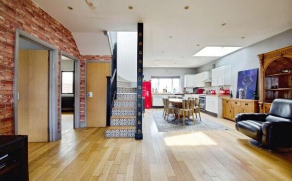 Parkfields Avenue, London, NW9 7PH