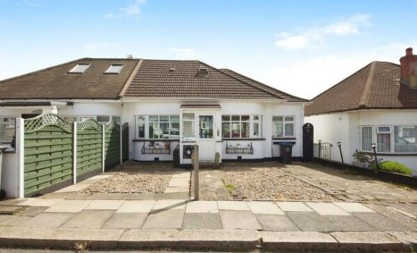 Parkfields Avenue, London, NW9 7PH