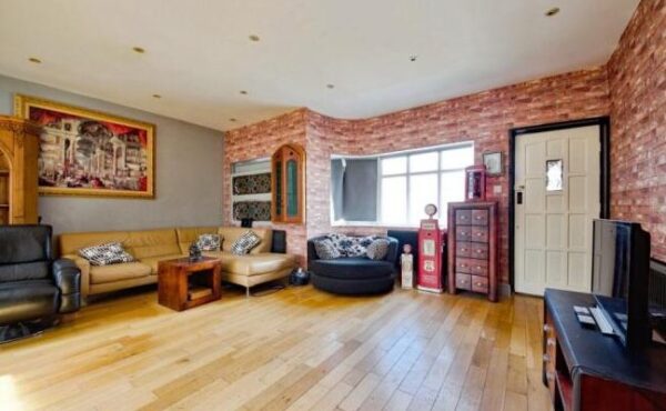 Parkfields Avenue, London, NW9 7PH