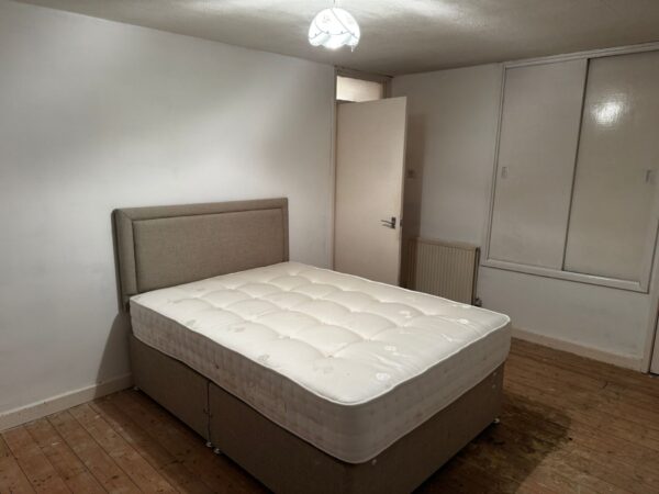 Valley Drive, Wrenthorpe, Wakefield WF2 0HZ