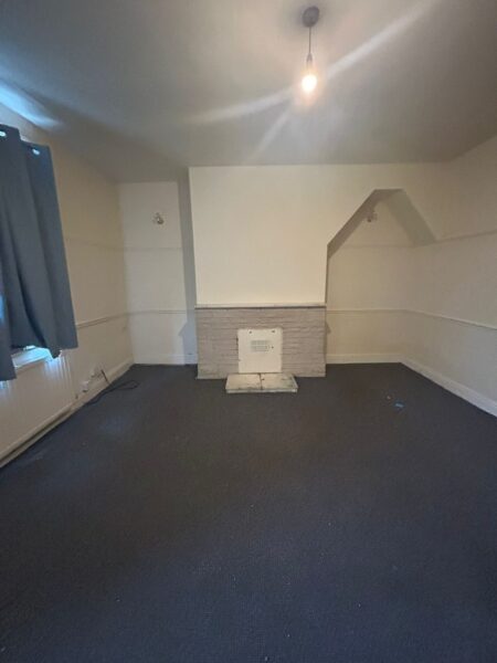 Wyndale Road, Oldham OL8 3DB