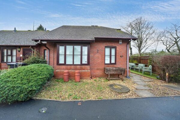 Beechurst Gardens, Albrighton, Wolverhampton, WV7 3LT